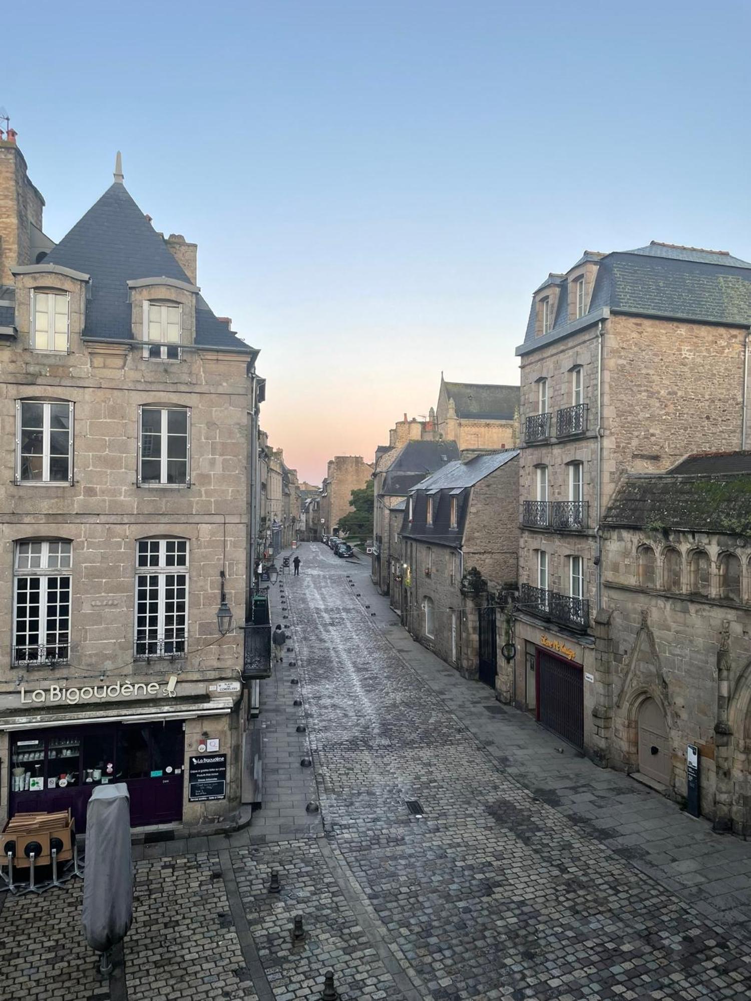 Spacieux Appartement Au Coeur Du Centre Historique De Dinan Dış mekan fotoğraf