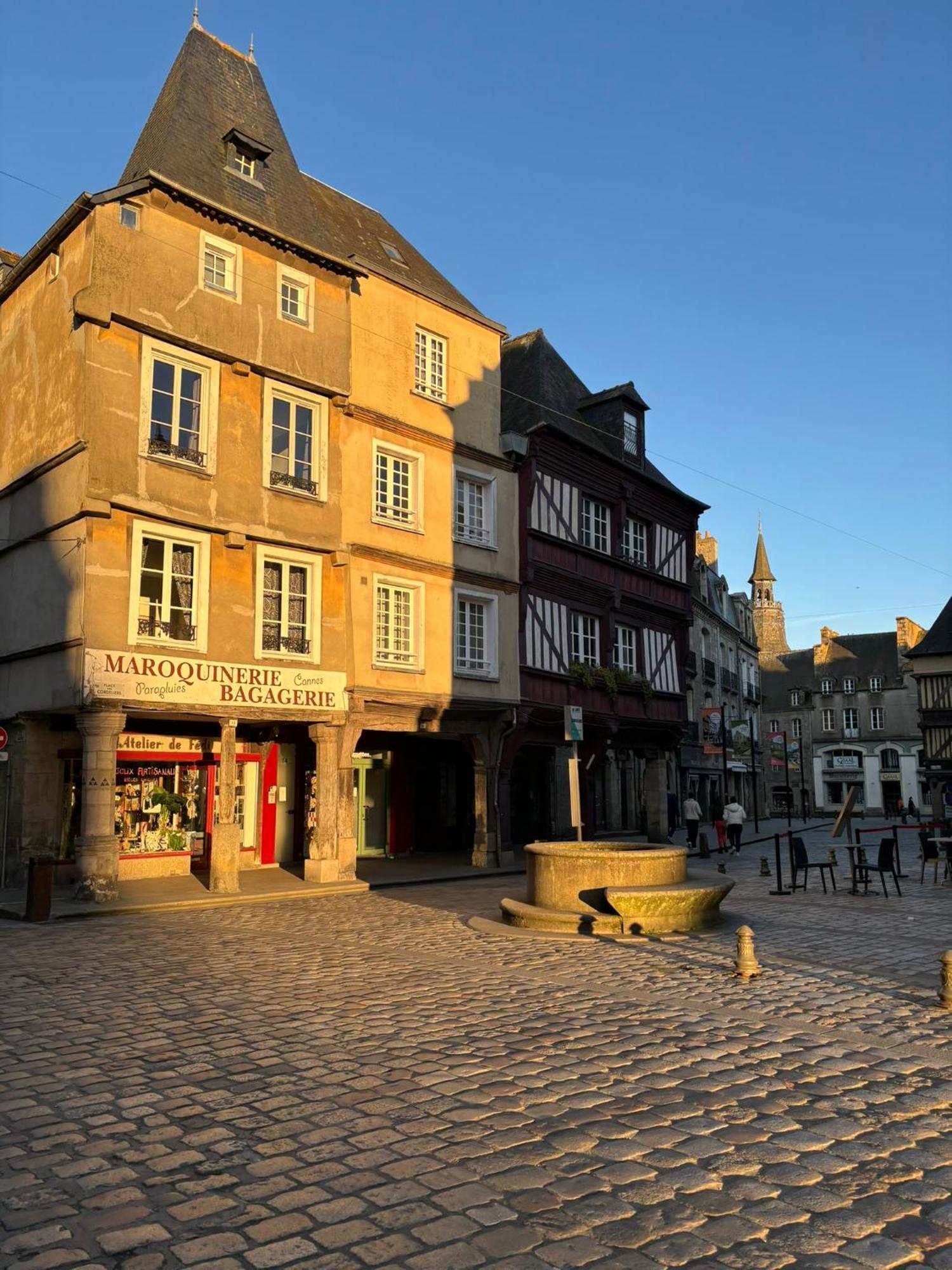 Spacieux Appartement Au Coeur Du Centre Historique De Dinan Dış mekan fotoğraf